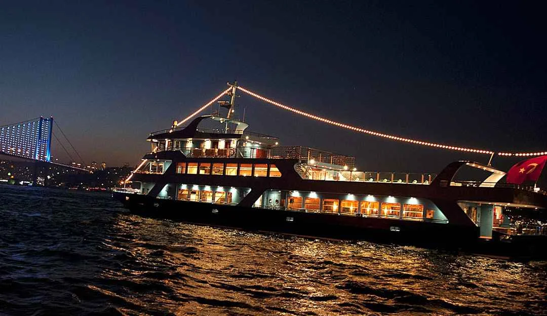 Bosphorus Dinner Cruise – Alcoholic Beverages Included